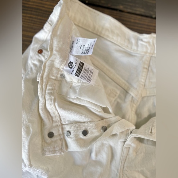 LEVI'S Women's 501 raw cut WHITE denim short. New just washed. Size 33w - Picture 4 of 5